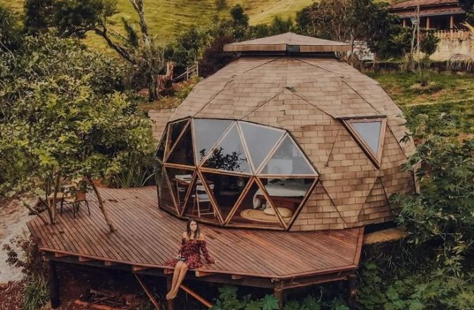 Peaceful beach scene in Honolulu, Hawaii, capturing sparkling seawater and sky.